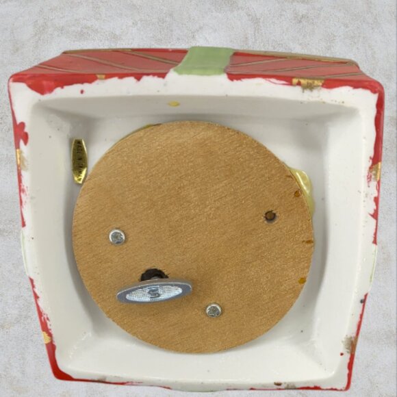 CHRISTMAS GIFT MUSIC BOX -- Vintage, Musical/Movement, Teddy Bear Rises fr. Gift - Picture 9 of 9